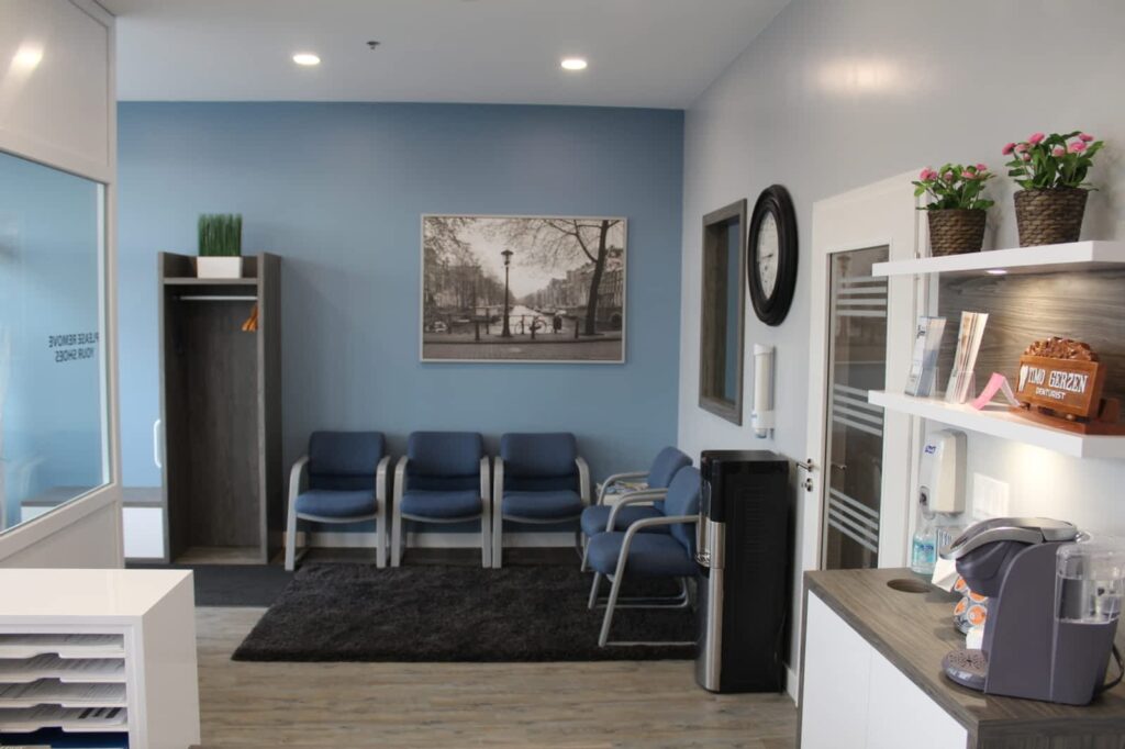 grand-denture-clinic-1.jpg