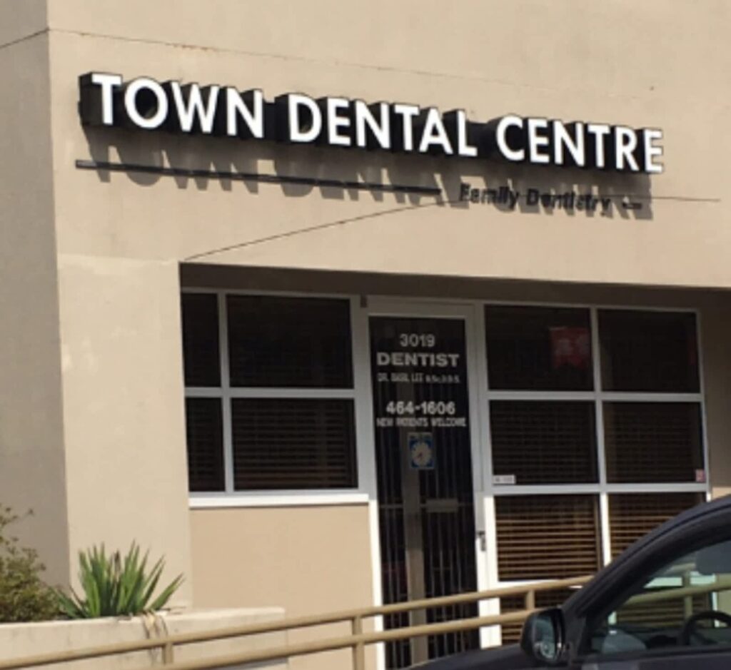 town-dental-centre-storefront-1.jpg